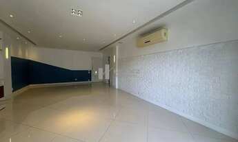 Imagem 6: Apartamento à venda na Rua Desembargador Isidro! São 3 varandas, salão, 4 quartos sendo 1