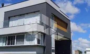 Imagem 2: Casa a venda com 3 quartos 4 banheiros, 2 vagas de garagem, com espera para elevador inter