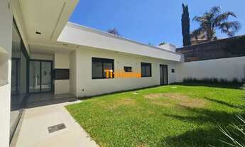 Imagem 2: Casa à venda de alto padrão em região nobre do Bairro Ideal em Novo Hamburgo, são 3 dormit