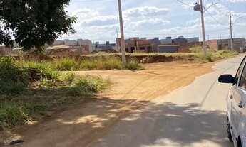 Imagem 3: Imóvel para venda possui 252 metros quadrados em Jardim Scala - Trindade - GO