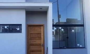 Imagem: Casa Rio daa Ostras, em frente praia