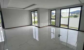 Imagem: LINDA CASA COM 3 DORMITÓRIOS E 1 SUÍTE