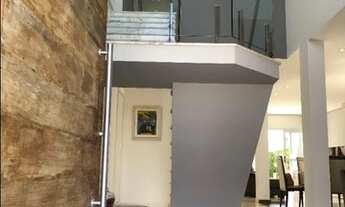 Imagem 7: Sobrado Totalmente Reformado com Linda Piscina Ensolarado na Parte mais Alta e Tranquila d