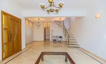 Imagem 3: Um show de casa com piscina no Bosque da Saúde!