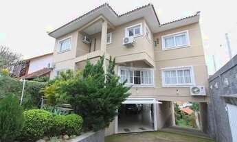 Imagem: EXCELENTE CASA COM 4 DORMITÓRIOS, 6 VAGAS