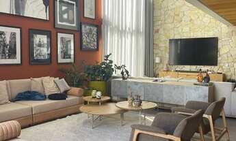 Imagem 2: Casa de condomínio sobrado para venda tem 366 metros quadrados com 5 quartos