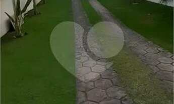 Imagem 4: Linda casa com 03 dormitórios, área gourmet com churrasqueira, piscina, campo de futebol e