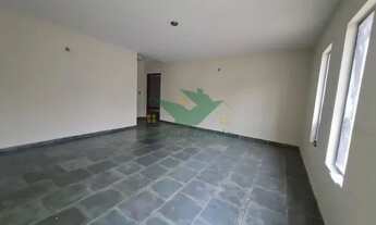 Imagem 6: Espaçosa casa comercial com 462m² de área total, perfeita para atender à necessidade do se