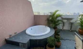 Imagem 2: Cobertura triplex com 144 m² de área útil Dormitório com closet Terraço com piscina 1 Vaga