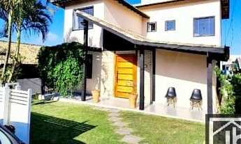 Imagem: Ampla casa recém construída, área de