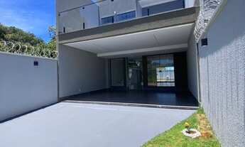 Imagem: Lindo sobrado 3/4 sendo 1 suíte com sacada