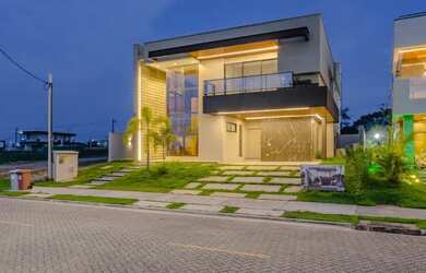 Imagem 2: Casa de condomínio para venda possui 337 metros quadrados com 4 quartos