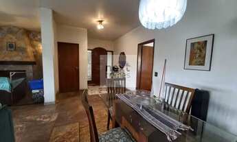 Imagem 2: Sobrado isolado bem localizado com 3 dormitórios, suíte , 5 vagas e piscina