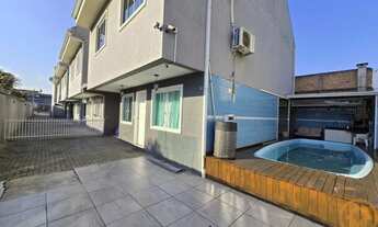 Imagem: Sobrado com 3 quartos à venda por R$ 750000.00