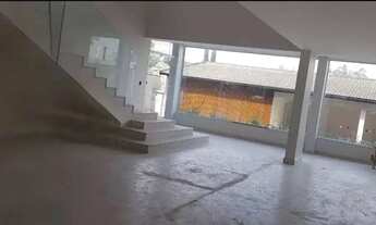 Imagem 6: Sobrado para aluguel possui 460 metros quadrados com 4 quartos