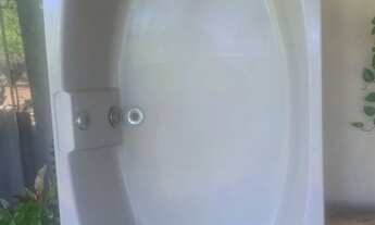 Imagem: Vendo banheira de hidromassagem cor cinza