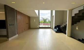 Imagem 3: Sobrado de Alto Padrão no Condomínio Jardins Capri com 3 Pavimentos - 5 Quartos