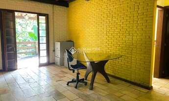 Imagem 2: Casa em Meio à Natureza no Córrego Grande - 3 Dormitórios, Amplos Deck´s e Terreno Escritu