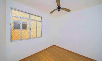 Imagem 2: Apartamento confortável, em rua plana e com vaga no Centro para venda