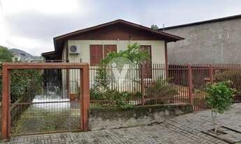 Imagem: Casa à venda, localizada no bairro Menino