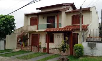 Imagem 2: Casa Espaçosa com 4 Dormitórios no Bairro Salgado Filho