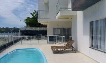 Imagem: Sobrado beira-mar no Perequê