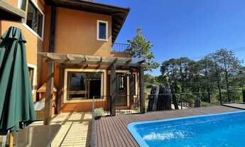 Imagem 4: Casa em frente ao Lago na Pedra Branca, com 3 quartos sendo 1 suíte, escritório, piscina.