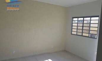 Imagem 2: Casa com 2 quartos e garagem a venda