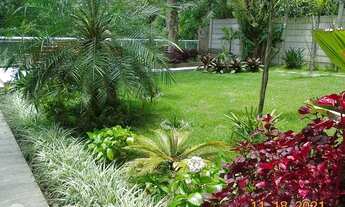 Imagem: CASTELANEA VENDO LINDA CASA COM JARDIM