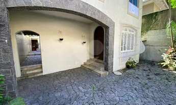 Imagem 2: Casa Isolada no Gonzaga 4 dormitórios com dependência - 3 vagas