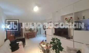 Imagem 3: COPACABANA - POSTO 4 - RUA COBIÇADA - REFORMADO - 3 QUARTOS COM VAGA - 130M2