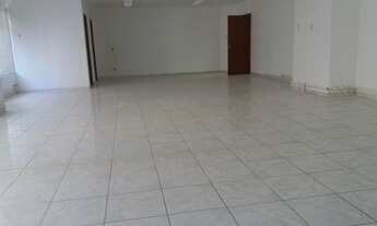 Imagem: Belo conjunto comercial, com espaço amplo