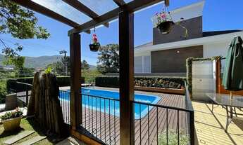 Imagem 2: Casa em frente ao Lago na Pedra Branca, com 3 quartos sendo 1 suíte, escritório, piscina.