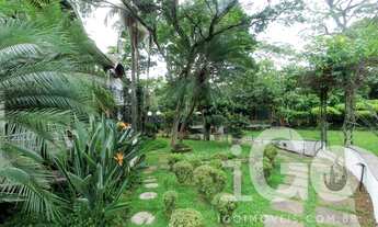 Imagem 6: Belíssima casa , com muito requinte e espaços incríveis, de cinema!