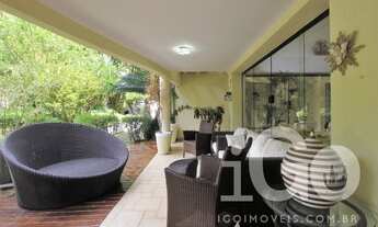 Imagem 2: Belíssima casa , com muito requinte e espaços incríveis, de cinema!