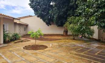 Imagem 2: Casa com 3 suítes em 2 lotes