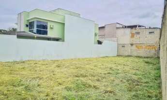 Imagem: Apartamento de frente, sol da manhã, à