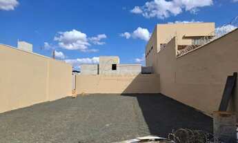 Imagem: Terreno de 250m² com escritório para locação