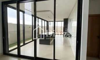 Imagem 4: Casa em condomínio fechado para venda tem 220 m2s com 3 suítes, acabamento de alto padrão