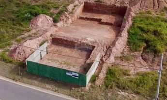 Imagem 2: Terreno à venda com terraplenagem feita, projetos aprovados, incluso ferro para o muro de