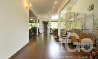 Imagem 7: Belíssima casa , com muito requinte e espaços incríveis, de cinema!