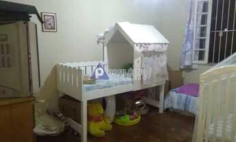 Imagem 3: Em Santa Teresa, excelente apartamento com sala ampla e 2 quartos. Tem área externa com ch