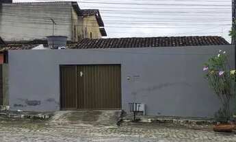 Imagem: Casa grande com quintal