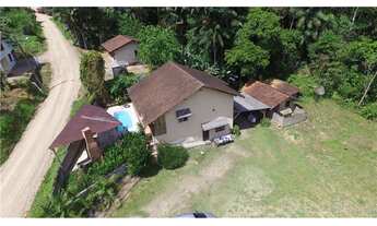 Imagem: Cachoeira ou Piscina