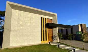 Imagem 2: Casa a venda em condomínio fechado, tem 208 metros quadrados com 3 quartos