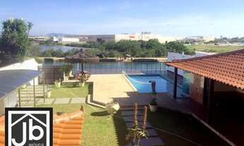 Imagem: Mansão de 1.000m² com canal navegável