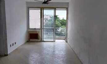 Imagem 2: Apartamento de 02 quartos com Varanda na Tijuca