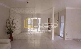 Imagem: Casa para venda com 250 m² e 4 quartos