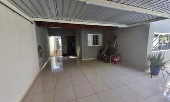 Imagem 2: Casa com planejados e decorada