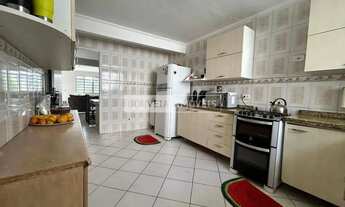 Imagem 4: Casa com 3 Dormitórios, 1 Suíte, 346 m², à venda por R$ 950.000 - Novo Mundo, Curitiba (PR